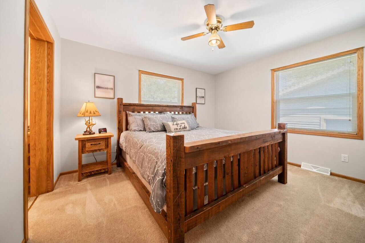 3 bedrooms, desk, iron/ironing board, free WiFi