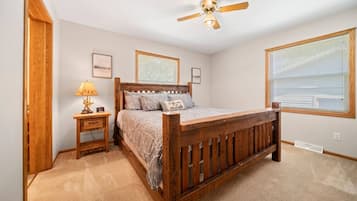 3 bedrooms, desk, iron/ironing board, free WiFi