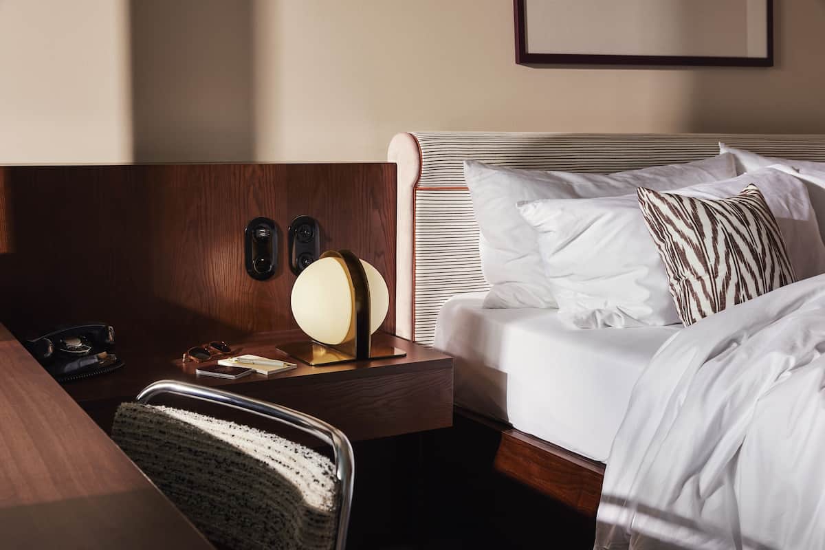 Laptop workspace, soundproofing, free WiFi, bed sheets