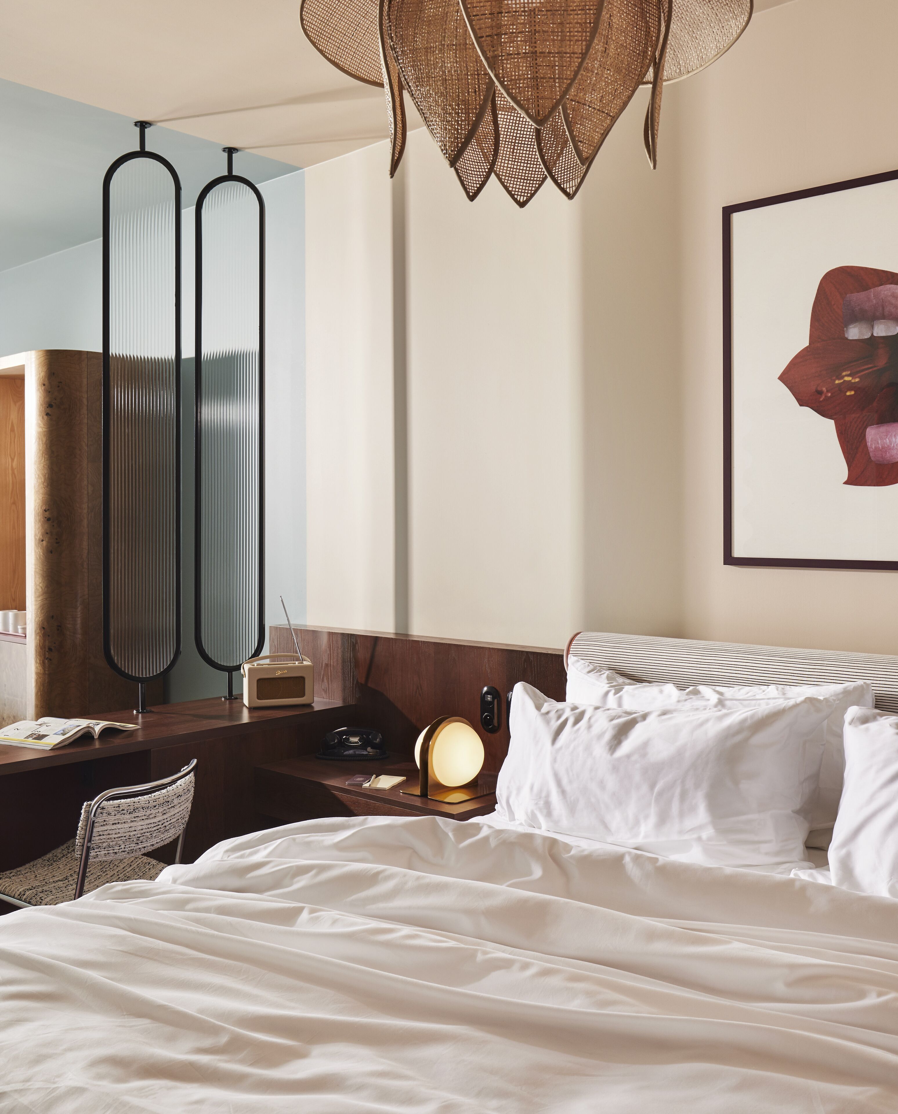 Laptop workspace, soundproofing, free WiFi, bed sheets