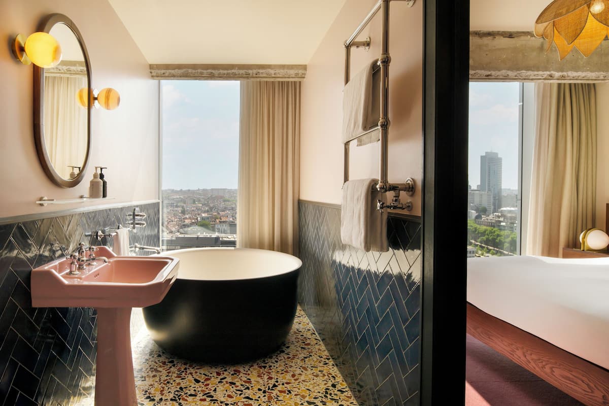 Roomy Bath - Skyline View | Bathroom | Hair dryer, towels