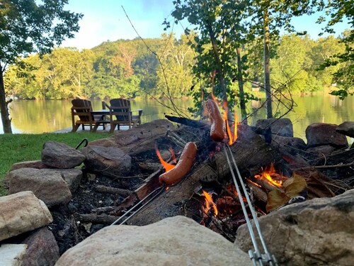 The Perch - Riverfront, Starlinks WiFi & Hot Tub