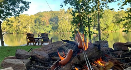 The Perch - Riverfront, Starlinks WiFi & Hot Tub