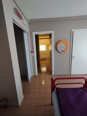 Down comforters, rollaway beds, bed sheets - Ostello Torino (Turin)