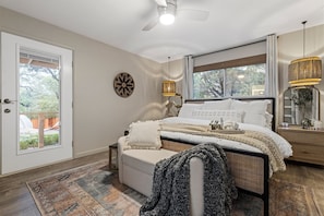 4 bedrooms, desk, iron/ironing board, free WiFi
