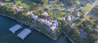 Community Pool, Fishing Ponds, Hot Tub, 2 King 2 Queen+Beds SINGLE STORY