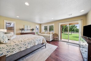 4 bedrooms, iron/ironing board, travel cot, free WiFi - Community Pool, Fishing Ponds, Hot Tub, Large Family Room-SINGLE STORY (Vinita)