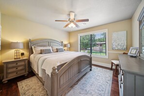 4 bedrooms, iron/ironing board, travel cot, free WiFi - Community Pool, Fishing Ponds, Hot Tub, Large Family Room-SINGLE STORY (Vinita)