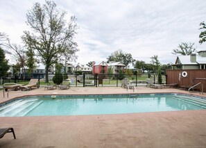 Pool - Community Pool, Fishing Ponds, Hot Tub, Large Family Room-SINGLE STORY (Vinita)