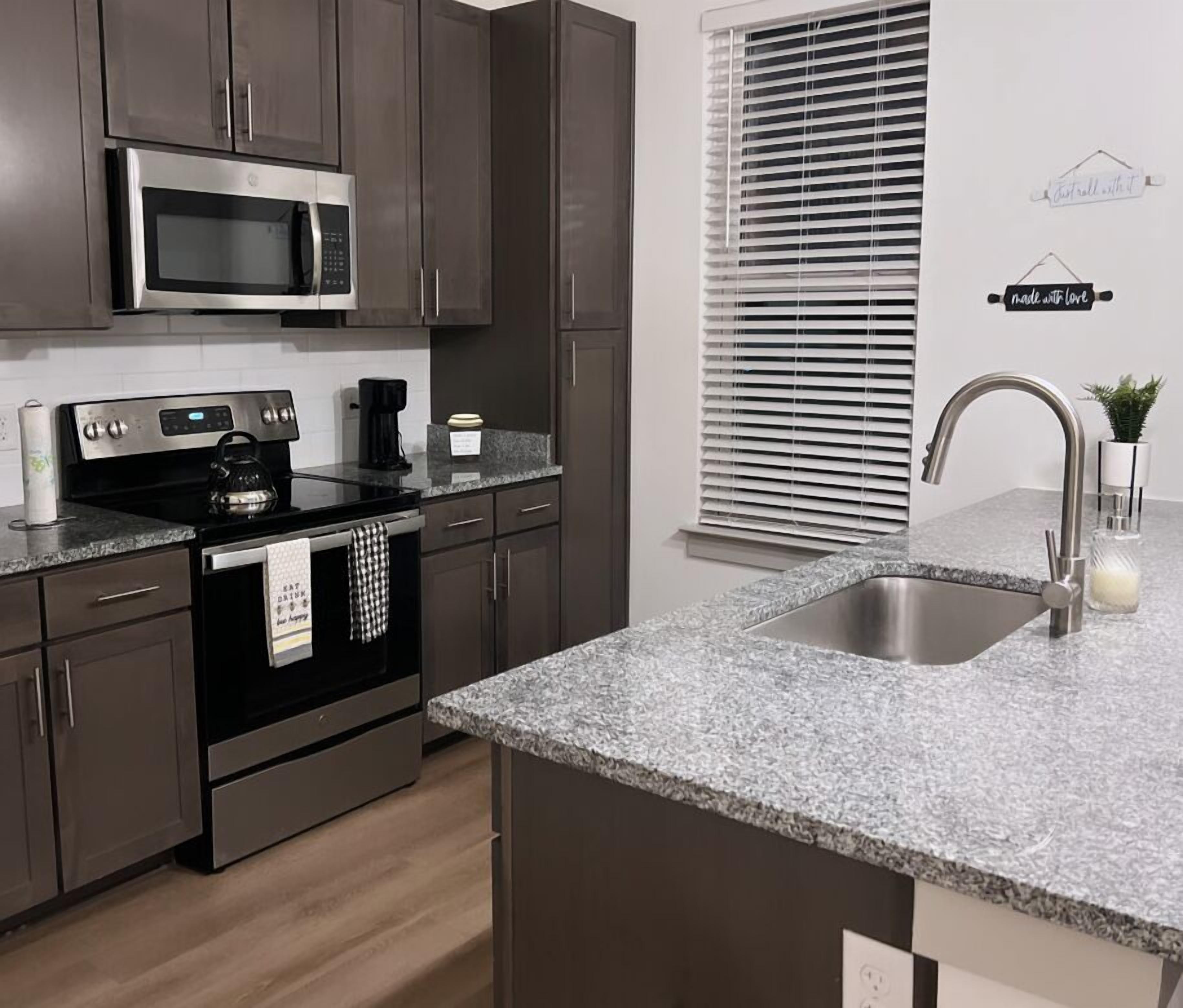 Refrigerador, microondas, parrilla de estufa y lavavajillas 