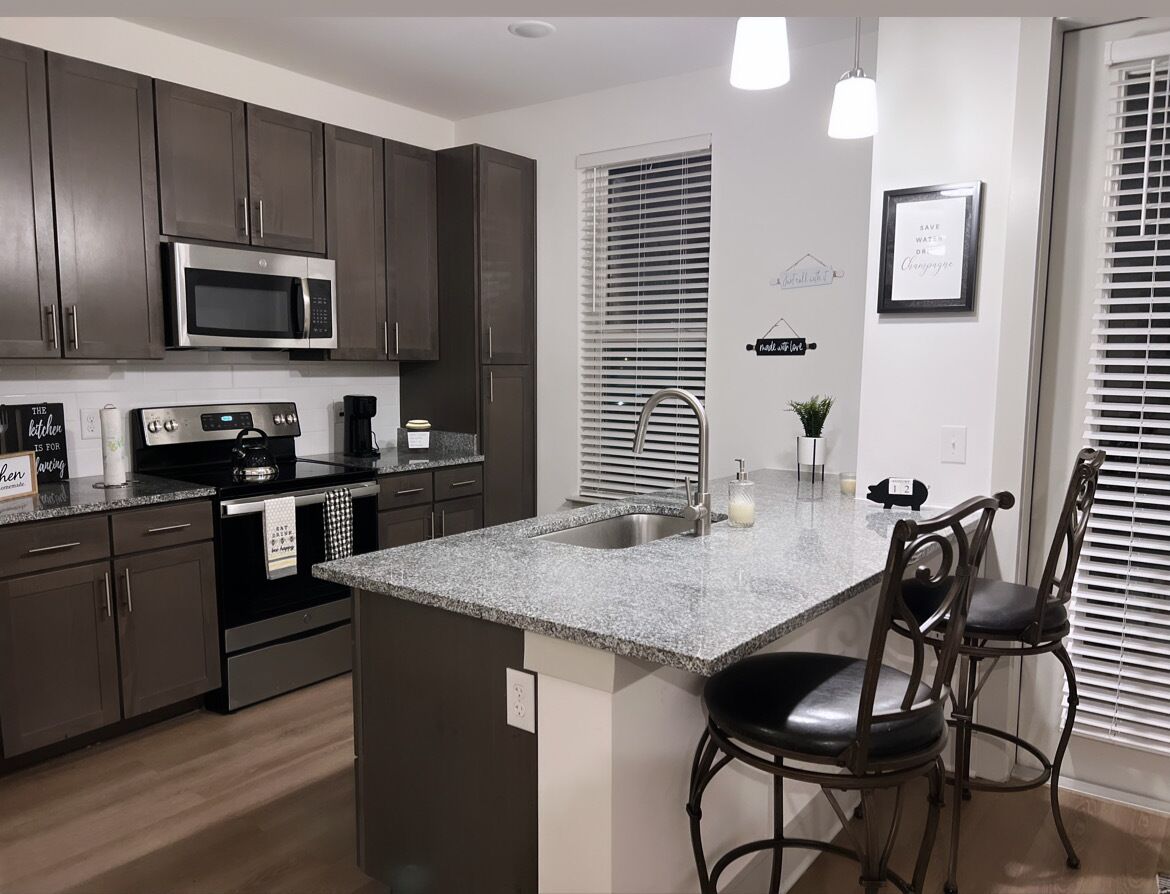 Fridge, microwave, stovetop, dishwasher