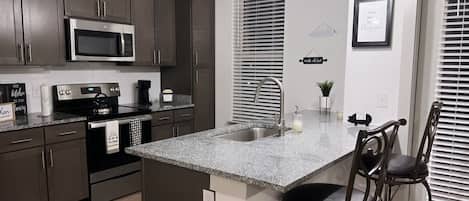 Fridge, microwave, stovetop, dishwasher