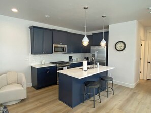Fridge, microwave, oven, stovetop - Luxury Townhome in Downtown Eagle (Eagle)