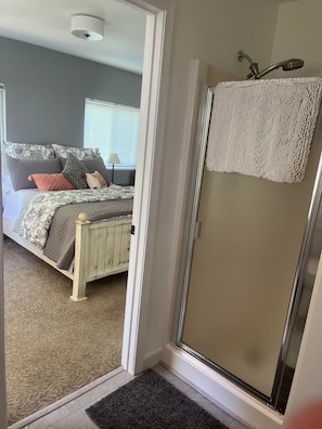 1 bedroom, iron/ironing board, travel cot, free WiFi