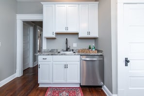 Fridge, coffee/tea maker, cookware/dishes/utensils - The Scholars Apartment is a freshly renovated 2bedroom 1bath downtown Richmond apartment (Richmond)