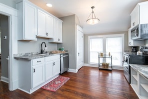 Fridge, coffee/tea maker, cookware/dishes/utensils - The Scholars Apartment is a freshly renovated 2bedroom 1bath downtown Richmond apartment (Richmond)