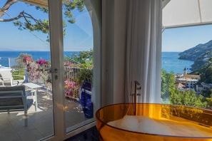 Habitación cuádruple familiar, baño privado, vistas al mar (Family Suite Positano) | Interior