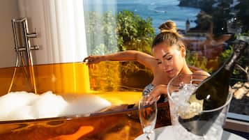 Family Quadruple Room, Ensuite, Sea View (Family Suite Positano) | Bahagian dalam