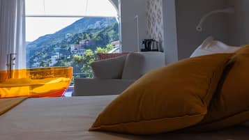 Chambre Quadruple Familiale, salle de bains attenante, vue mer (Family Suite Positano)