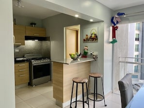Microwave, coffee/tea maker, toaster, blender