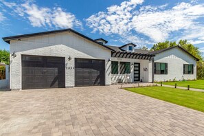 المنشأة من الخارج