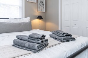 3 bedrooms, free WiFi - The Colonels Apartment is a freshly renovated 3bedroom 1bath downtown Richmond apartment (Richmond)