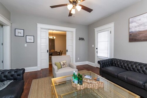 The Colonels Apartment is a freshly renovated 3bedroom 1bath downtown Richmond apartment