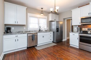 Private kitchen - The Colonels Apartment is a freshly renovated 3bedroom 1bath downtown Richmond apartment (Richmond)