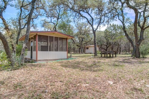 Roadrunner | Riverfront 3BR with Views & Fire Pit