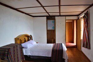 4 bedrooms, bed sheets - Taquile Lodge - A dream place on Lake Titicaca (Huillanopampa)