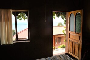4 bedrooms, bed sheets