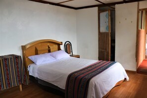 4 bedrooms, bed sheets - Taquile Lodge - A dream place on Lake Titicaca (Huillanopampa)