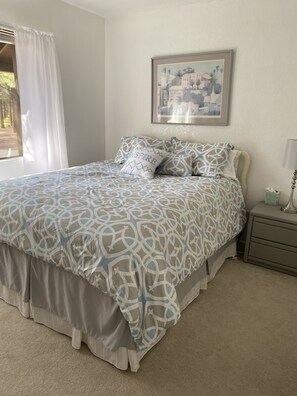 3 bedrooms, desk, free WiFi, bed sheets