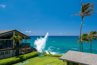 Remodeled Family-Size Condo with Fantastic View of the Ocean and Pool