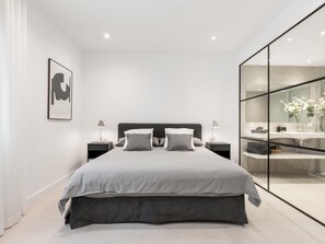 3 bedrooms, iron/ironing board, Internet, bed sheets - Apartment in Playas del Duque for 6 people | Casa Cadiz 101 (Puerto Banús - Marbella)