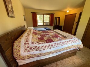 4 Schlafzimmer, Schreibtisch, Bettwäsche