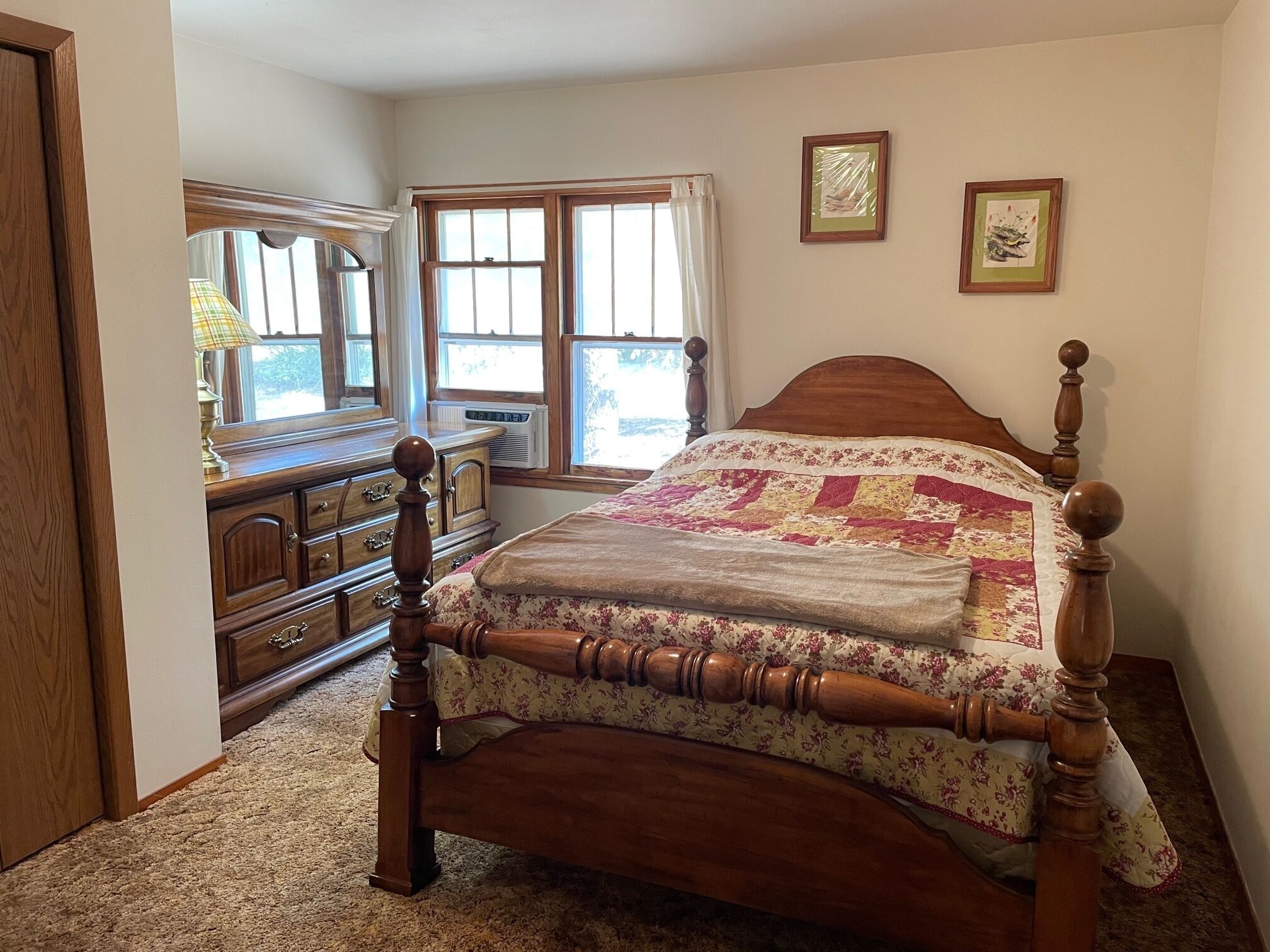 4 chambres, bureau, draps fournis