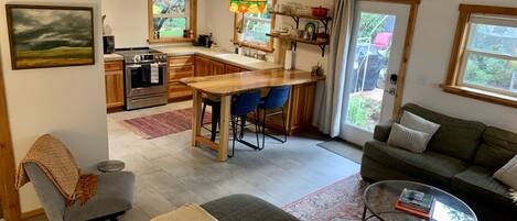 1 غرفة نوم ومكواة/لوح كي وواي فاي وملاءات أسرّة