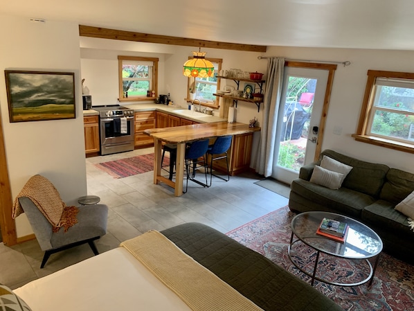 1 habitación, tabla de planchar con plancha, wifi y ropa de cama