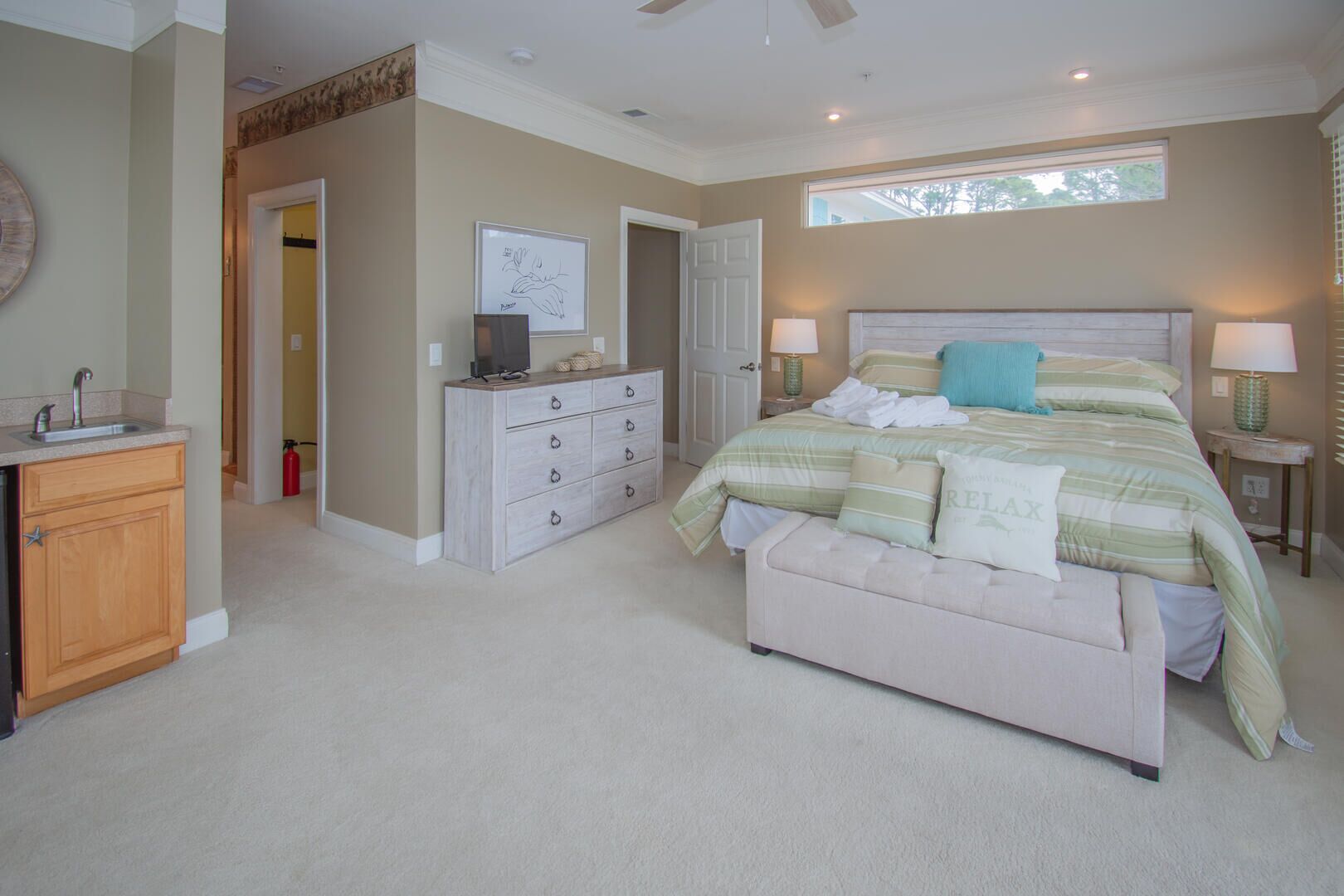 4 bedrooms, bed sheets