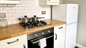 Unclassified image, 4 of 26, button - 151 Trevor Terrace Flat North Shields (North Shields)