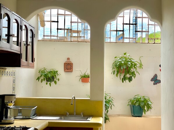 Fridge, microwave, coffee/tea maker, cookware/dishes/utensils