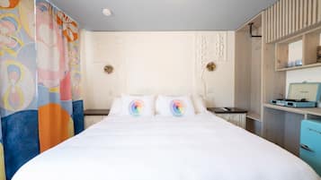 Standard King The Starlite (dog allowed on request) | 2 bedrooms, hypo-allergenic bedding, minibar, individually decorated