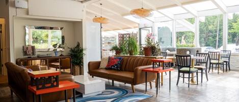 Breakfast, lunch and dinner served