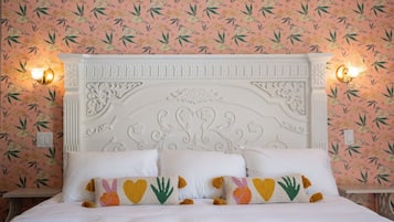 Standard King The Flamingo | Allergikerbettwaren, Minibar, individuell dekoriert