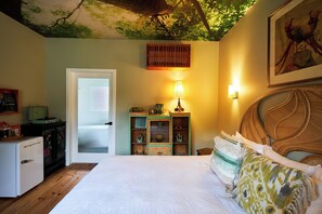 Deluxe King The Palms | Hypo-allergenic bedding, minibar, individually decorated - Motel Chelsea (Chelsea)