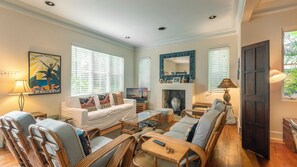 Fernseher, DVD-Player, Stereoanlage