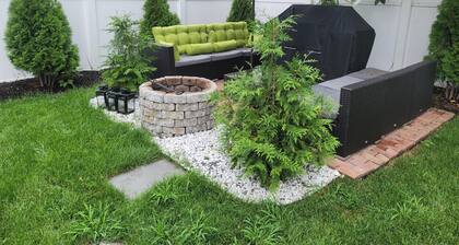 Charming 3 bed/2 bath town home with gorgeous back yard