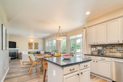 Hot Tub + Deck | Walk to Pickleball | Near Central Bend | Canal Trail Base Camp