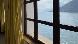 Quadruple Lakefront Master Suite | Bed sheets - Hotel Tzanjuyu Bay (Panajachel)
